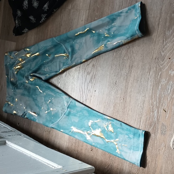 We are selling a two pack of Old Navy that are very comfortable - Picture 2 of 5